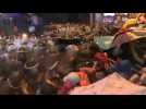 Thailand: Police and protesters clash, water cannon used