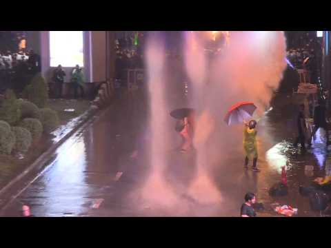 Thailand: Water cannon used on protesters