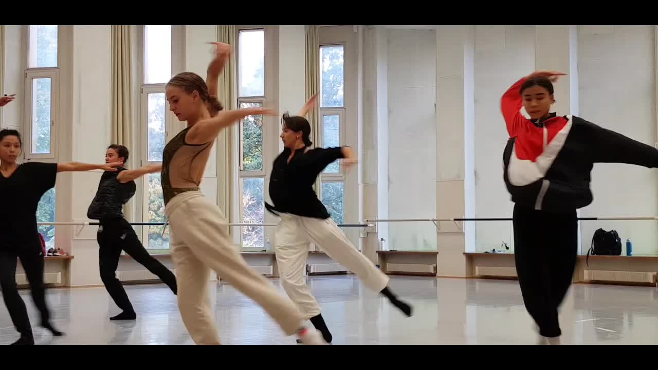 DANSE. [Vidéo + diaporama] Mulhouse : les anges, les spectres, le temps vus  par le Ballet du Rhin