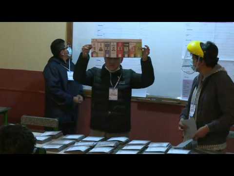 Polls start closing in 'calm' Bolivian general election
