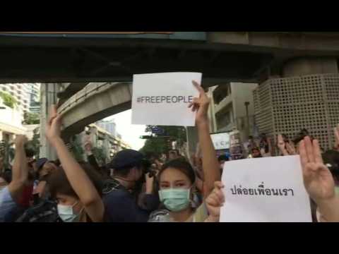 Thai protesters defy ban to gather in Bangkok town centre