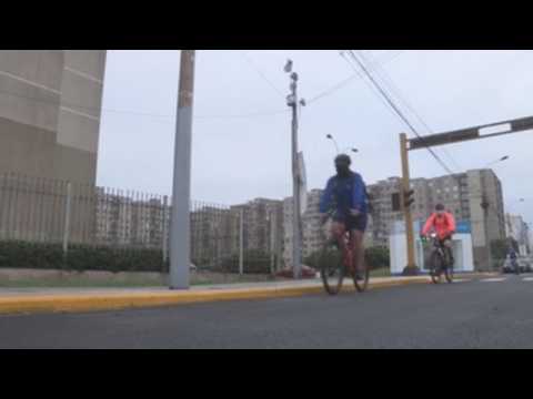 Cyclists take over the streets of Lima amid pandemic