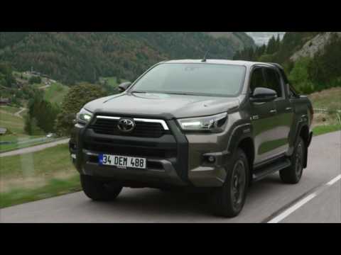 2020 Toyota Hilux Driving Video