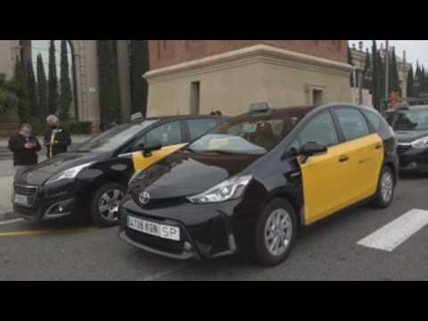 Barcelona taxi drivers protest lack of support amid pandemic
