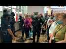 Protesters chant 'Stop the count' outside election facility in Detroit - Label : AFPTV - First images - Category : News