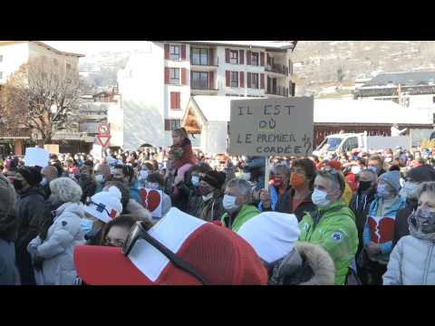 Ski station locals, employees protest France's closure of pistes