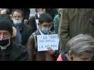Paris's Catholics pray in streets demanding return of regular mass - Label : AFPTV - First images - Category : News