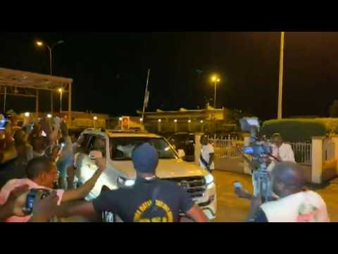 Motorcade leaves Bamako airport after French, Italian captives freed with top politician in Mali