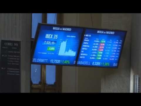 Spanish Stock Exchange exceeds 7,600 points and rises nearly 2%