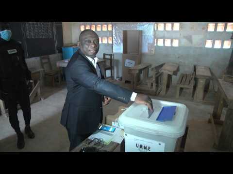 Ivory Coast opposition candidate casts vote in elections