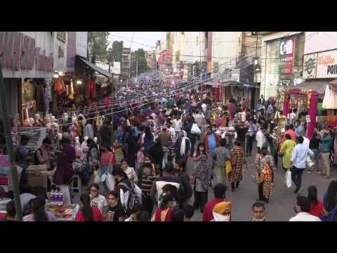 India: Shoppers shrug off pandemic ahead of Diwali