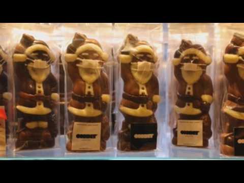 Chocolate Santa Clauses with face masks in Frankfurt