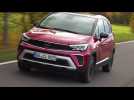 The new Opel Crossland in red Driving Video