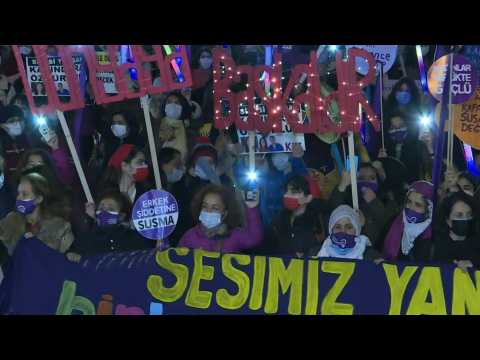 Turkish women rally in Istanbul to denounce violence against women