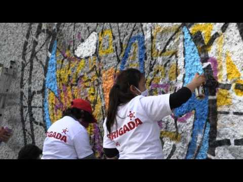 Artists paint mural in Mexico City to honour nurses fighting Covid-19