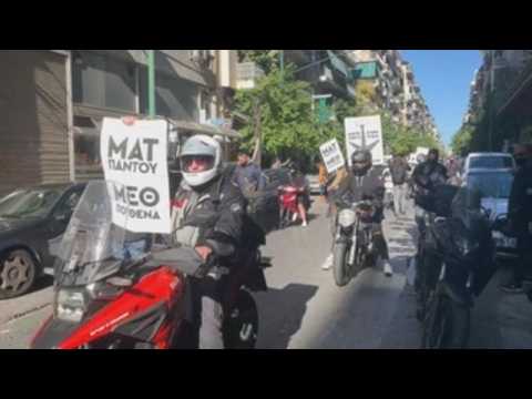 Civil servants hold 24-hour strike in Greece