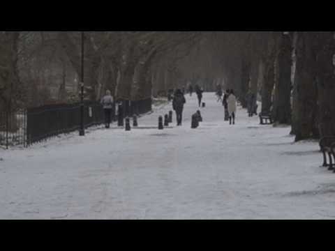 Cold wave brings snow to London