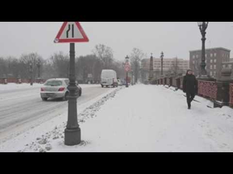 Strong snowfall, freezing temperatures paralyze parts of Germany