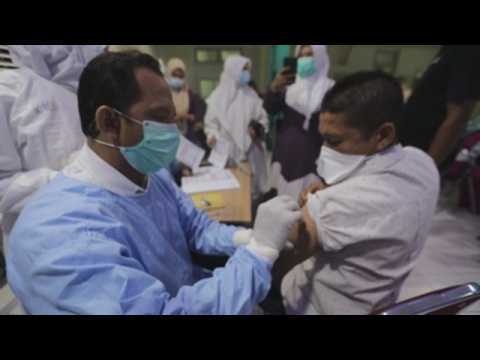 Indonesia continues with COVID-19 swab tests, mass vaccination