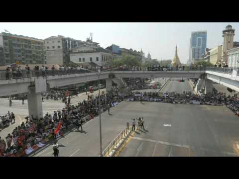 Myanmar: Protesters rally in Yangon despite military build up