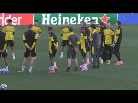 German Borussia Dortmund soccer team trains at Sánchez-Pizjuán