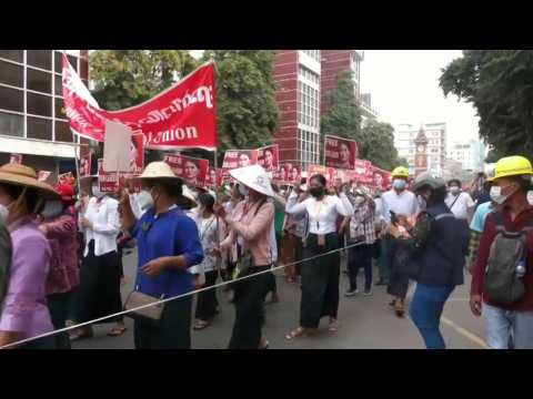 Protesters return to the streets in Mandalay despite yesterday's crackdown