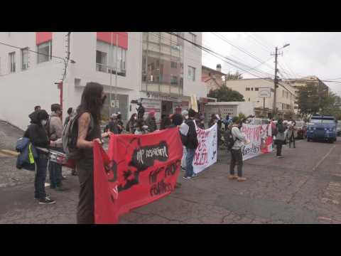 Several dozen young people in Quito ask for freedom for rapper Hase