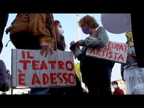 Rome entertainment workers take to streets in protest at coronavirus restrictions