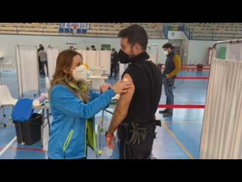 Hundreds of police agents receive Covid-19 vaccines in Seville