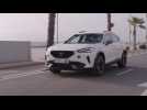 CUPRA Formentor 150 CV in Soft White Driving in the city