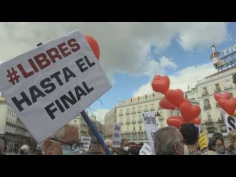 Organisation celebrates approval of euthanasia bill in Madrid