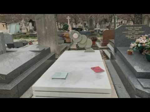 With museums closed, Paris residents rediscover their cemeteries
