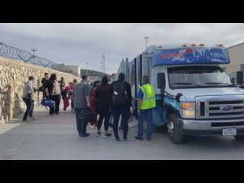 Migrants stranded on Mexican border crossing into US from 3 cities