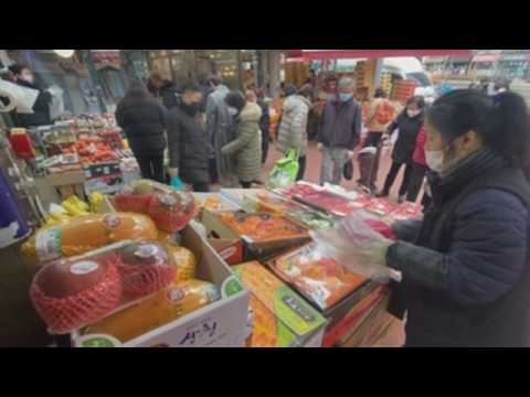 South Koreans rush to do last-minute shopping for Lunar New Year's holidays