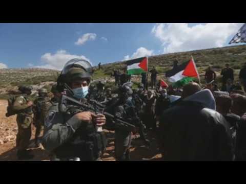 Israeli soldiers open fire on Palestinian demonstrators in West Bank