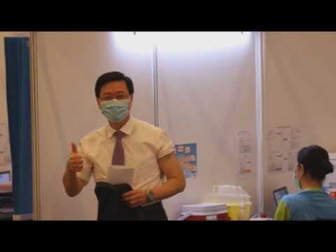 Hong Kong vaccinates members of the Government against Covid-19
