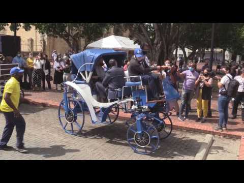 Santo Domingo changes horse-drawn carriages for electric carriages