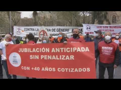 Pensioners protest in Barcelona by burning Social Security letters