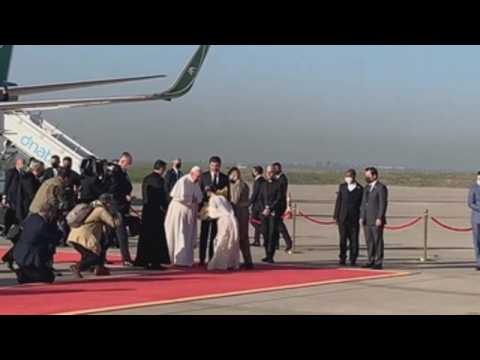 Pope Francis prays for war victims in Mosul