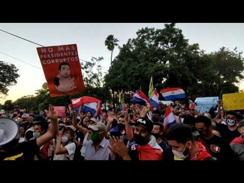 Paraguayans protest against President Benitez, call for resignation