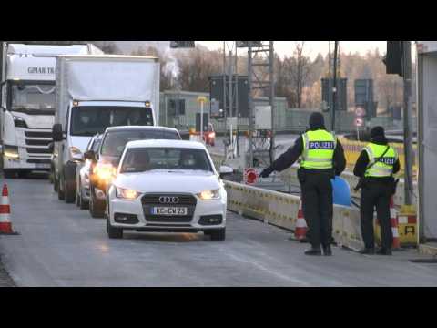 Police checks at border between Germany and Austria's Tyrol