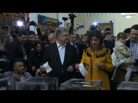 Petro Poroshenko casts ballot in Ukrainian election runoff
