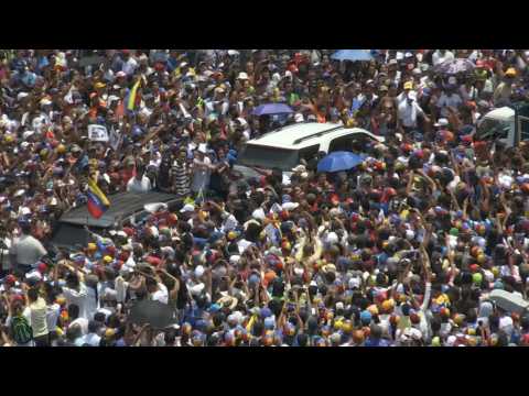 Guaido's convoy arrives at May Day demonstration