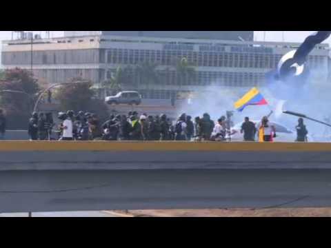 Scuffles at Venezuelan military base amid "attempted coup"