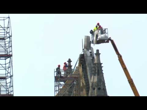 Workers strengthen gable wall of blaze-hit Notre Dame