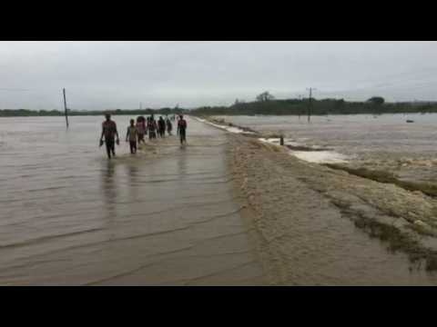 Mozambique: residents observe flood impact from roadside
