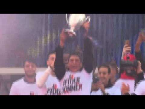 Football: Stade Rennais FC players present the Cup to their fans