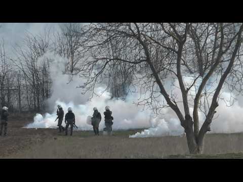 Tear gas fired at Greece/Turkey border amid migrant crisis