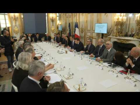 Coronavirus: Macron, minister meet researchers over epidemic response