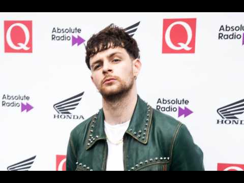 Tom Grennan delivers groceries to elderly in London amid coronavirus pandemic